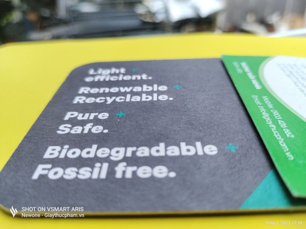 Prospetto contabile stampato su carta con righe di importi e una penna appoggiata sopra